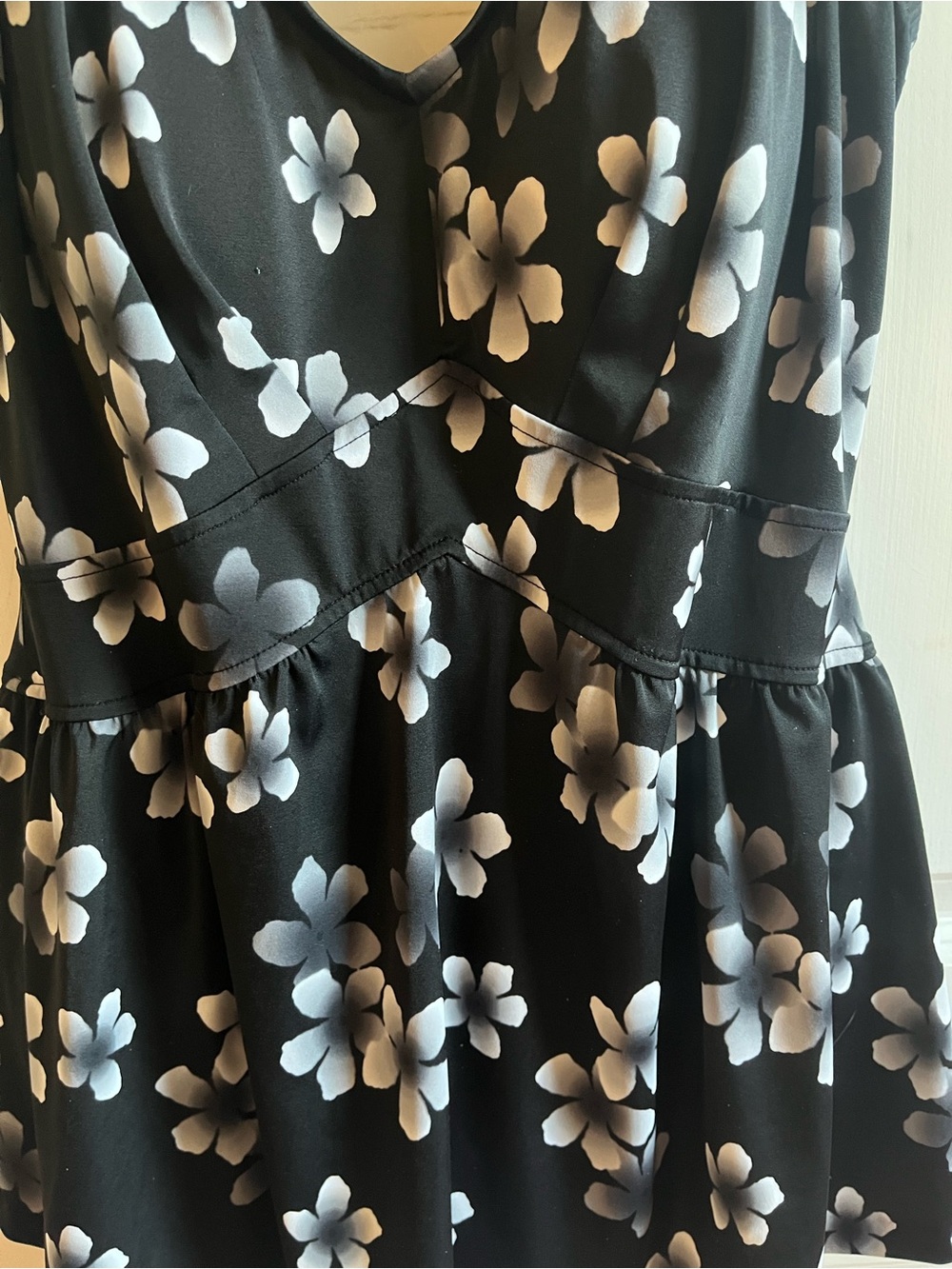 Le Cove Black Floral V-Neck Swim Dress, Size 18W - Picture 2 of 9